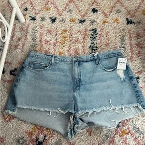 Good American cut off denim‎ shorts 18